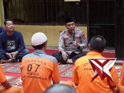 Kapolres OKI hadir berbagi buka puasa bersama para tahanan, merajut silaturahmi - PoliceTube
