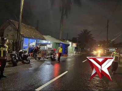 Team PAM Jalur Escape Pertigaan Mlaten Timur Aman Terkendali - PoliceTube