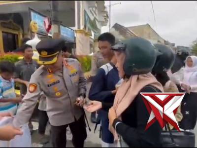 *Polresta Bengkulu Berbagi Takjil dan Sosialisasi Layanan 110, Wujud Kepedulian Polri di Bulan Ramad