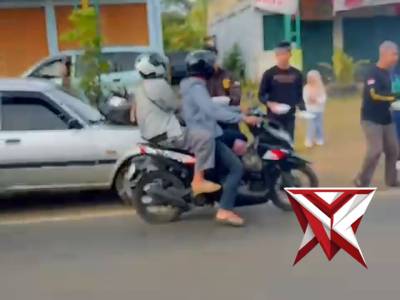 Si Keu Polres Pagar Alam Berbagi Takjil Kepada Masyarakat Kota Pagar Alam
