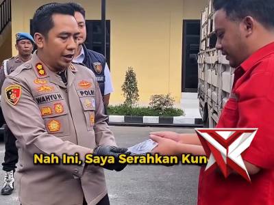 Kapolres Pelabuhan Tanjung Perak Serahkan Langsung Kendaraan Hasil Operasi Sikat Semeru 2025 - PoliceTube