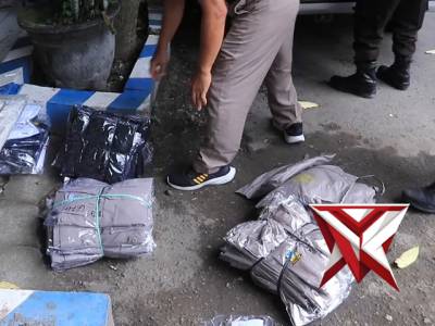 Polres Ngawi menerima kelengkapan perorangan lapangan (kaporlap) - PoliceTube