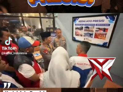 Kapolri Listyo sigit prabowo menyambangi kedai ado presisi, sebuah ruang sederhana yang berada disam