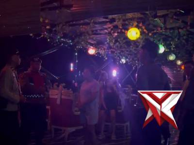 Giat Patroli Pamapta dan Satuan Samapta di Salah Satu Cafe Mini yang masih beroperasi di Malam hari