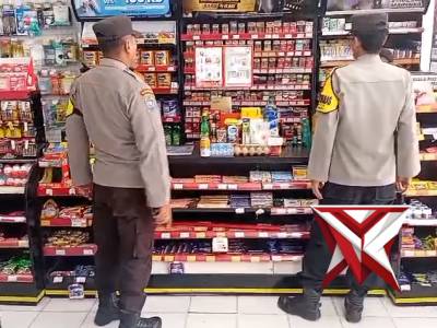 Aipda Bambang Bersama Anggota Polsek Turen kab Malang Patroli Area Pertokoan.