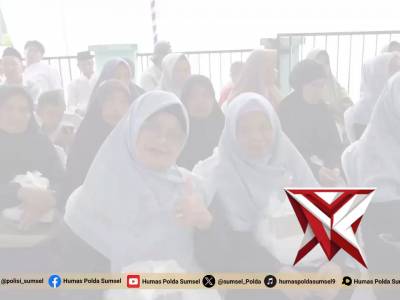 Safari Ramadhan, Wakapolda Sumsel Pererat Silaturahmi dan Salurkan Bansos di Kota Prabumulih

PRABUM