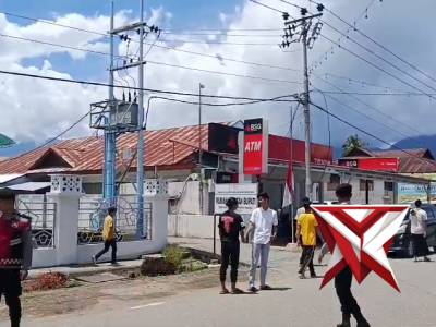 Giat Pengaturan Sat Samapta di depan Masjid desa Tutuyan