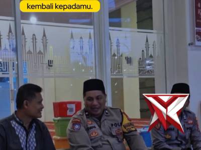 Anggota Polsek Waru buka puasa bersama dengan takmir masjid delta tama ds. ngingas