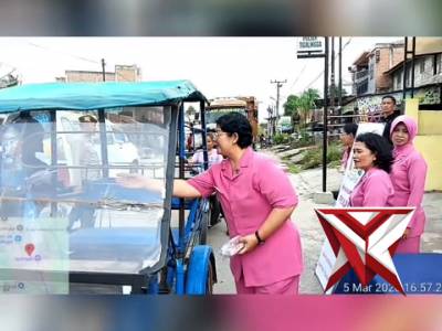 Polsek Tigalingga Bersama Bhayangkari Tebar Berkah Ramadhan, 300 Paket Takjil Dibagikan untuk Masyar - PoliceTube