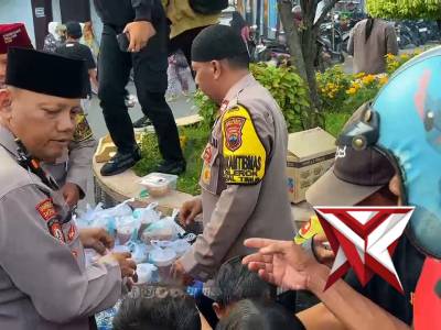 Polsek Tegal Timur Berbagi Takjil