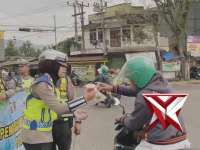 ?? Berbagi Takjil Satlantas Polres Garut ??