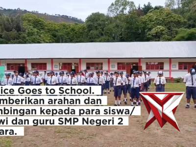 Police Goes to School. Memberikan arahan dan bimbingan kepada para siswa/ siswi dan guru SMP Negeri