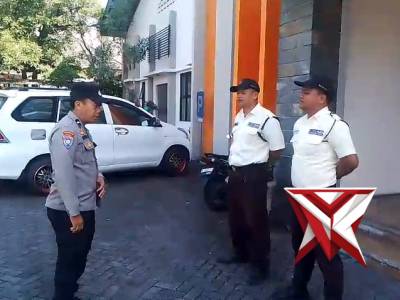 Pengecekan Satpam oleh Kanit Binmas