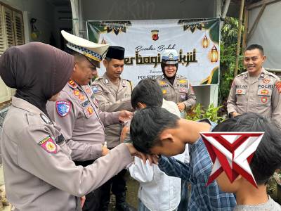 Berbagi Takjil Gratis Polsek Cilimus