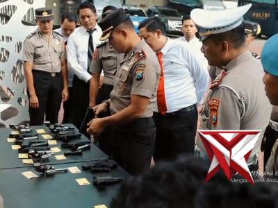 Pimpin Pengecekan Senpi Dinas, Wakapolres Trenggalek Tekankan Patuhi SOP - PoliceTube