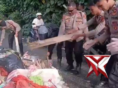 Masyarakat harus di edukasi dan pemda setempat perlu berikan solusi untuk tempat pembuangan sampah