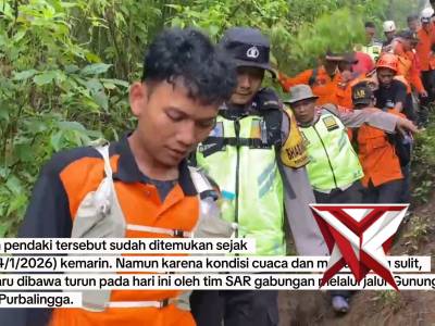 Polisi Bantu Evakuasi Pendaki Meninggal di Gunung Slamet