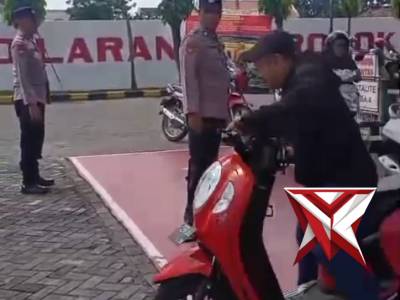 Polsek Barat tingkatkan patroli di SPBU guna antisipasi antrian panjang pembeli serta guna pengeceka - PoliceTube