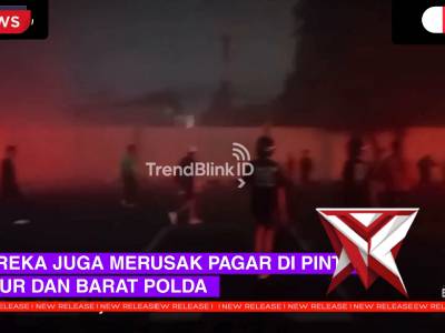 ? Situasi mencekam di Yogyakarta! Massa bakar mobil di halaman Polda DIY ? Pagar & papan nama Pold
