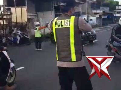 Lakukan Pelayanan Rutin Pengaturan Lalu Lintas di Pagi hari di Daerah Hukum Polsek Lawang