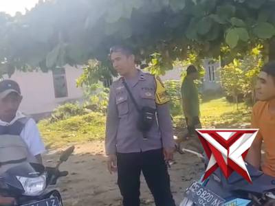 Bhabinkamtibmas negeri Ullath memberikan himbauan kepada warga binaanya