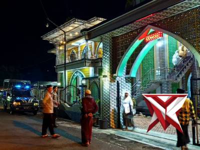 Polisi Hadir, Masyarakat Beribadah dengan Tenang