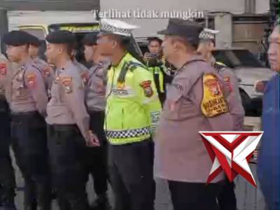 Pelayanan unjuk rasa buruh di PT. Kertarajasa raya oleh Polresta Sidoarjo dan Polsek Waru