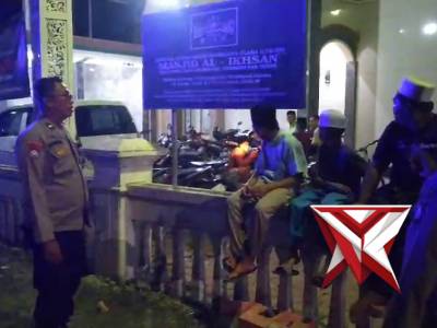 Patroli Dialogis Polsek Kedamean Antisipasi Perang Sarung Dan Gangguan Kamtibmas
