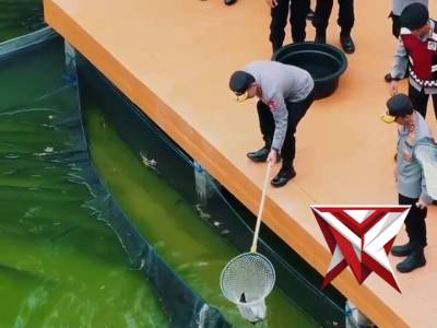 Kapolri Kunjungi SPPG Paakri Polda Sumsel, Relawan Terima Tali Asih PALEMBANG &mdash; Kapolri Jenderal Po - PoliceTube