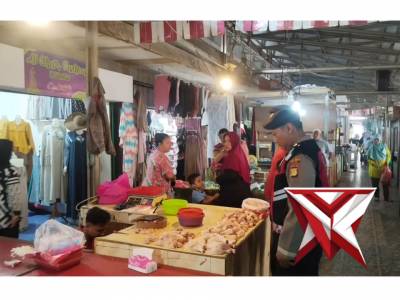 ANGGOTA SAMAPTA POLSEK BOJONGSARI POLRES METRO DEPOK MELAKSANAKAN PATROLI PASAR