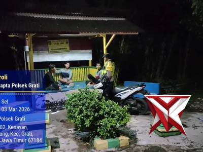 ANGGOTA POLSEK GRATI MELAKSANAKAN PATROLI DIALOGIS DENGAN WARGA DESA SIMBERAGUNG