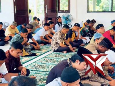 sholat jumat berjamaah di mesjid polres maluku barat daya