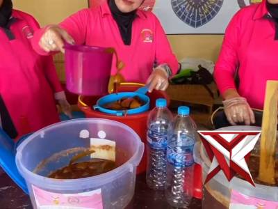 Panen Eco Enzyme Bhayangkari Ranting Pemulutan