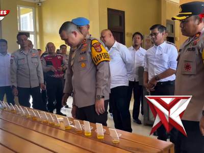 Pemeriksaan Urine Oleh Kapolres Pidie Jaya