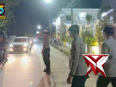 Polres Tanah Laut Hadir Jaga Keamanan Umat Saat Sholat Tarawih di Bulan Suci Ramadan