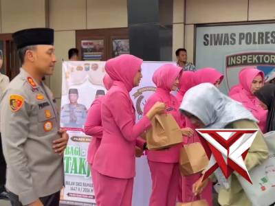 KAPOLRES NGAWI BAGI-BAGI TAKJIL
