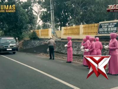 Polsek Rubaru bagi Takjil - PoliceTube