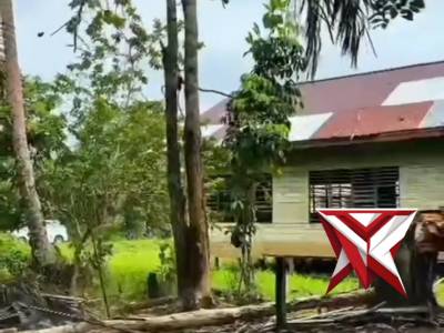 Melaksanakan evakuasi pohon tumbang - PoliceTube