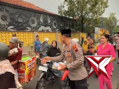 Polres Tegal Kota Berbagi Takjil - PoliceTube