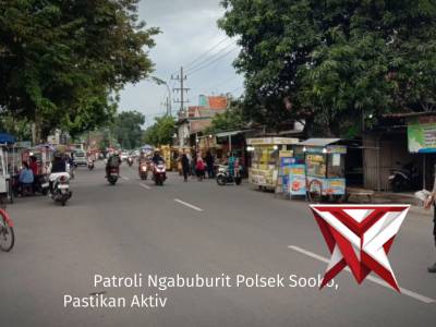 PATROLI NGABUBURIT, POLISI HADIR JAGA KENYAMANAN WARGA