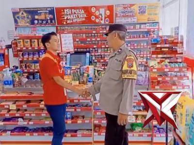 POLSEK DONOMULYO LAKSANAKAN PATROLI SIANG SAMBANGI PERTOKOAN