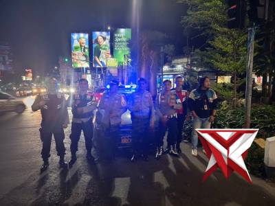 KAPOLSEK SUKASARI POLRESTABES BANDUNG PIMPIN GIAT PATROLI MALAM  STRONG POINT TL GEGERKALONG
