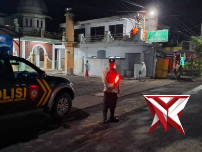 PENGAMANAN SHOLAT TARAWEH - PoliceTube