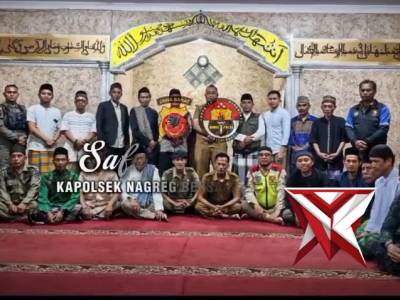 Personel Polsek Nagreg melaksanakan kegiatan Safari Ramadan dengan mengunjungi masjid
