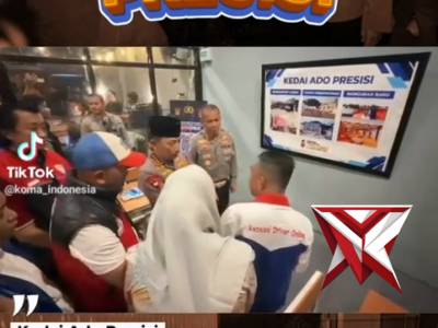 Kapolri Listyo sigit prabowo menyambangi kedai ado presisi, sebuah ruang sederhana yang berada disam