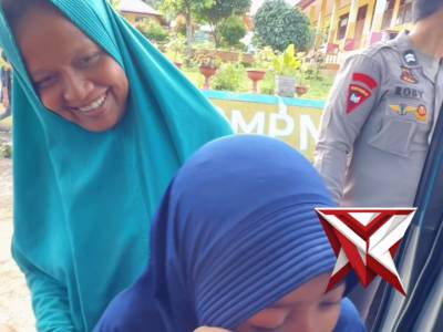 MOMEN HARU PERPISAHAN TIM TRAUMA HEALING POLDA RIAU DENGAN SISWA/I DI PALEMBAYAN