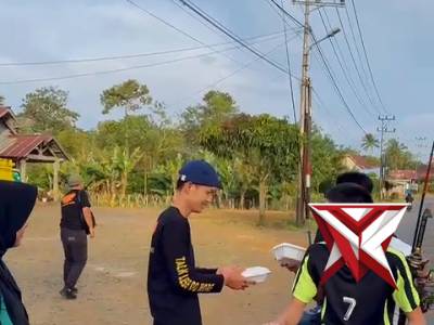 Si Keu Polres Pagar Alam Berbagi Takjil Kepada Masyarakat Kota Pagar Alam