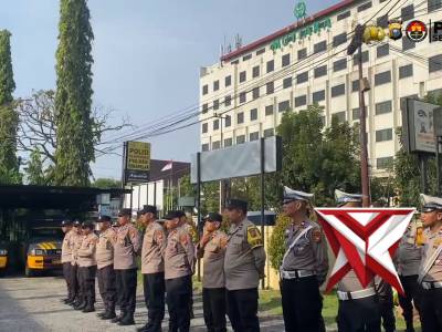 Wakapolsek Senapelan Pimpin Apel Pimpinan Personel - PoliceTube