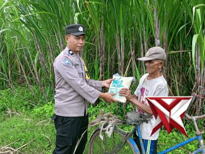 [ POLSEK JATIREJO ] MEMBERI ZAKAT