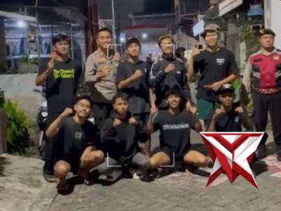 Patroli himbauan anak muda oleh Polsek Pakal - PoliceTube